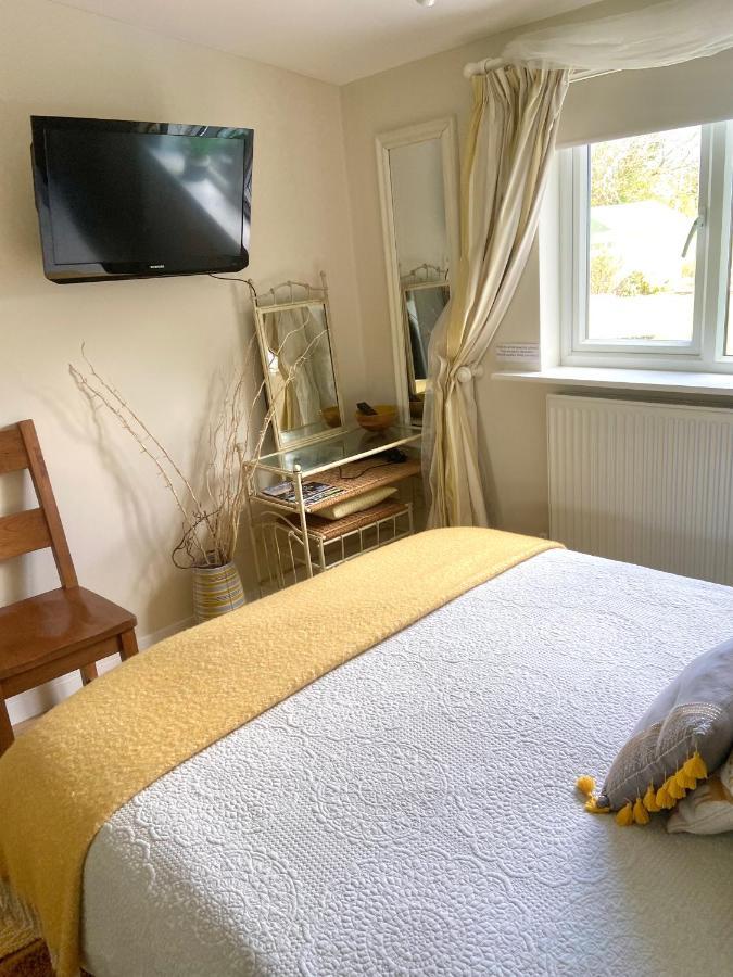 Stunning Annexe 1 Luxury Bedroom, Eating Area & Bathroom Only! Truro Exterior photo